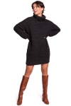 ciemny sweter z golfem