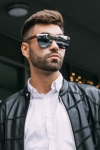 męskie okulary z drewnianymi oprawkami na lato.jpeg