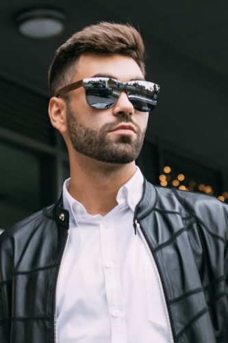 męskie okulary z drewnianymi oprawkami na lato.jpeg