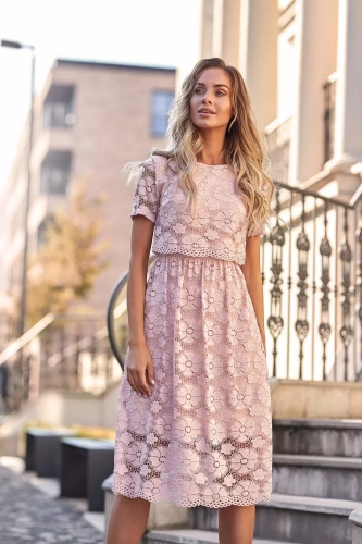koronkowa rozkloszowana sukienka na wesele