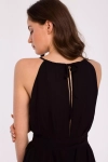 efektowna czarna sukienka midi z szyfonu do wiosennych stylizacji z wiązanym dekoltem typu halter.webp