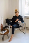 czarne spodnie damskie typu joggers w wygodnym kroju na co dzień.webp
