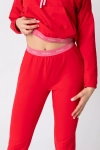 wygodne spodnie typu jogger do bluzy w swobodnym kroju do codziennych stylizacji.webp