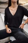 czarny longsleeve z dekoltem w serek.webp