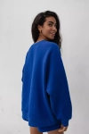 szafirowa bluza damska oversize z raglanowymi rękawami.webp