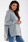 szara bluza damska na jesień z rozcięciami po bokach i przedłużonym tyłem.webp
