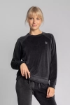 czarna-welurowa-bluza.webp