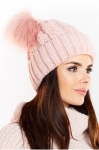 pudrowa czapka z pomponami wełniana.jpeg