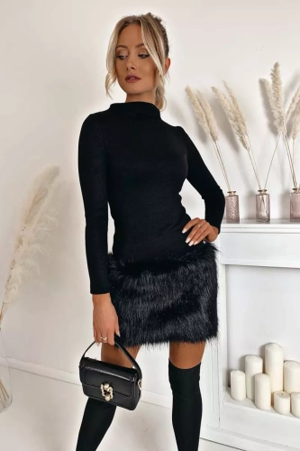 elegancka dzianinowa sukienka z futerkiem biała.webp