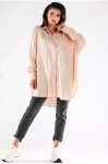 modna beżowa koszula oversize z dużą kieszenią z przodu i długim tyłem.webp