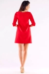 klasyczna sukienka w kolorze czerwonym z rękawami za łokcie i okrągłym dekoltem.webp