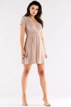 błyszcząca beżowa sukienka mini z błyszczącej tkaniny z kopertowym dekoltem.webp