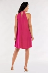 imprezowa różowa sukienka mini z błyszczącej tkaniny trapezowa.webp