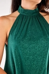 zielona sukienka mini z brokatowej tkaniny na imprezę.webp