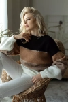 kolorowy sweter damski w pasy długi.webp