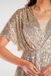 beżowa cekinowa sukienka mini na karnawał z luźnym rękawem i rozkloszowanym dołem.webp
