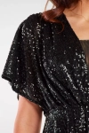 czarna sukienka mini z rozkloszowanym dołem w cekiny.webp