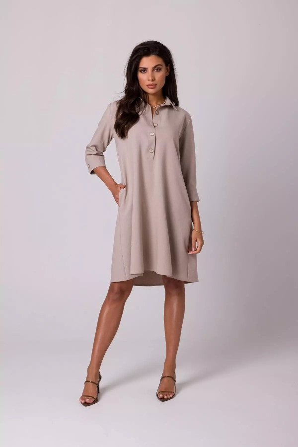 Trapezowa sukienka z kołnierzykiem