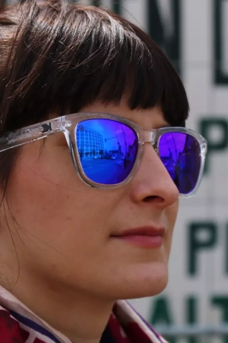 okulary przeciwsłoneczne z niebieskimi szkłami Premiums.webp
