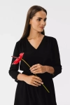 elegancka sukienka wyjściowa z szyfonu z asymetrycznym dołem.webp