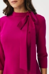elegancka sukienka w kolorze śliwkowym na przyjęcia.webp