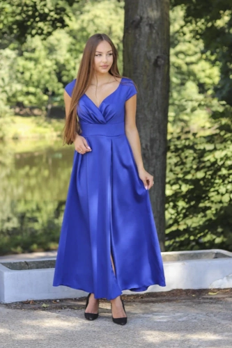 sukienka maxi czerwona plus size.webp
