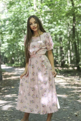 sukienka midi z rękawem ¾ w kwiatowy print.webp