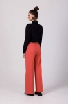 modne spodnie damskie z szeroką nogawką w kolorze pomarańczowym.webp