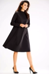 klasyczna czarna sukienka o trapezowym kroju.webp