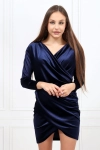 granatowa sukienka z aksamitu na długi rękaw.webp