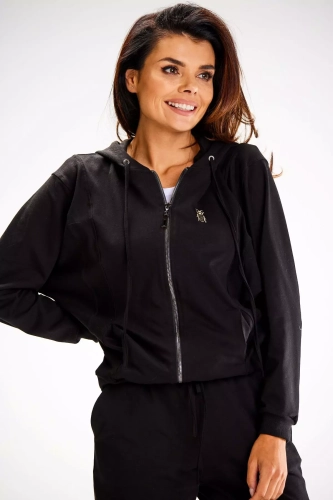 damska bluza z kapturem i eleganckim akcentem.webp