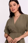 sukienka z dekoltem V na krótki rękaw.webp