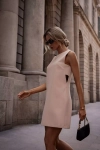 elegancka sukienka bez rękawów.webp