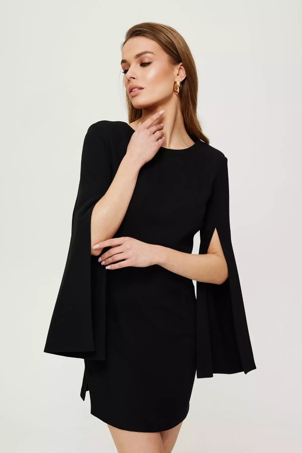 Sukienka mini z eleganckimi rozciętymi rękawami typu kimono