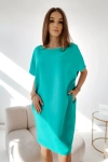 zielona sukienka o luźnym kroju.webp