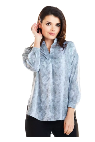 stylowa bluzka z delikatnym wzorem.webp