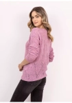 sweter z geometrycznymi dziurkowaniami.webp