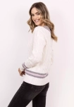 sweter w wertykalne wzory.webp