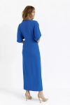 elegancka niebieska sukienka z kimonowymi rękawami.webp