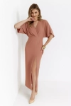sukienka maxi w kolorze brudnego różu z rozcięciem.webp