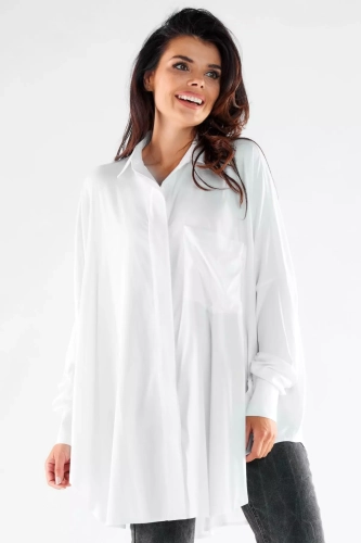 biała koszula z luźnym krojem.webp