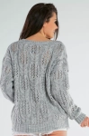 Szary ażurowy sweter z dekoltem.webp