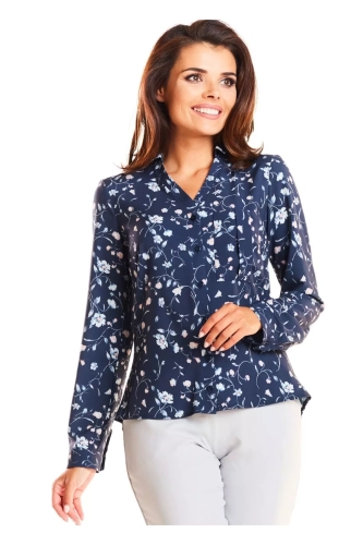 bluzka z delikatnym kwiatowym wzorem.webp