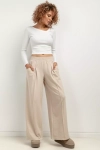 szerokie beżowe spodnie z kantem.webp