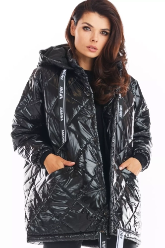 Modny damski czarny płaszcz