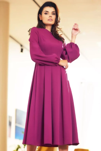 śliwkowa sukienka na specjalne okazje