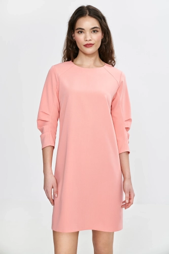 Elegancka sukienka damska o klasycznej długości.webp