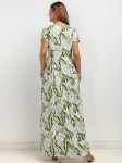 Długa sukienka z zielono-niebieskim printem i wygodnym krojem.webp