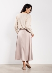 Elegancka rozkloszowana spódnica beżowa satynowa midi idealna na każdą okazję