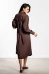 Czekoladowa sukienka koszulowa midi z długim rękawem bawełniana jesień zima